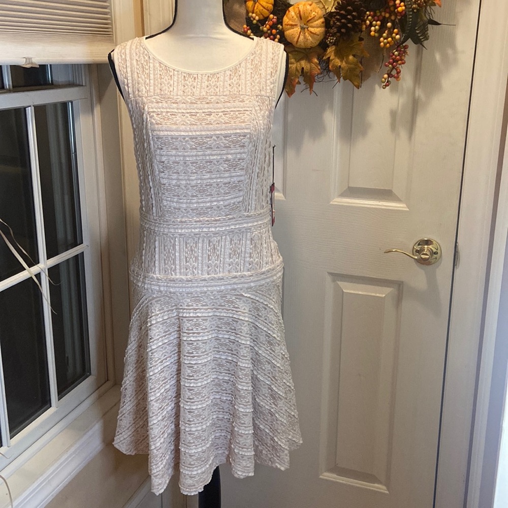 VINCE CAMUTO NWT Size M Ivory & Tan Boho Spirit Fashion Sleeveless Lace Dress